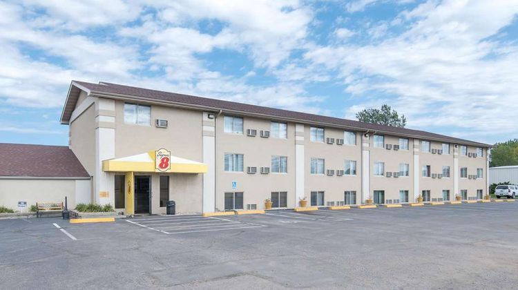 Super 8 Watertown Exterior