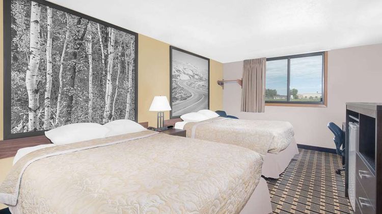 Super 8 Watertown Room