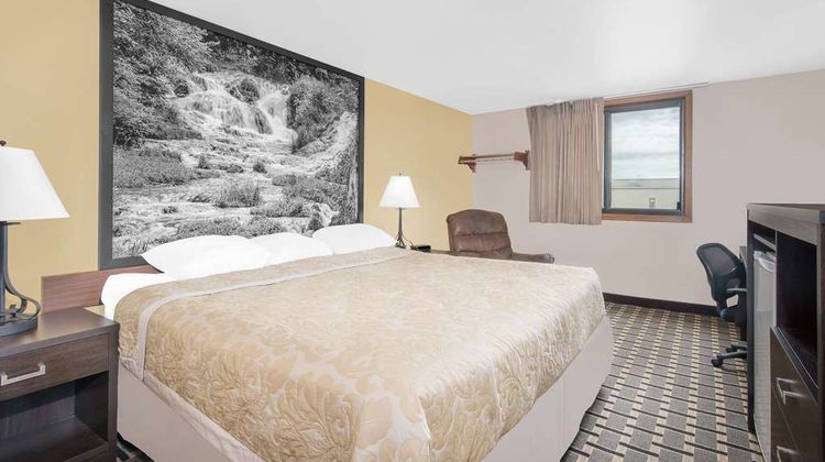 Super 8 Watertown Room