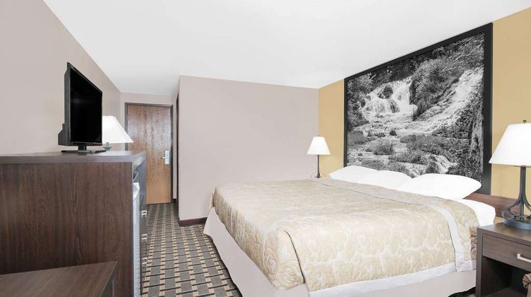 Super 8 Watertown Room