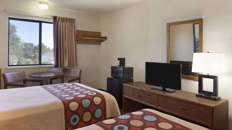 Super 8 Wall Room