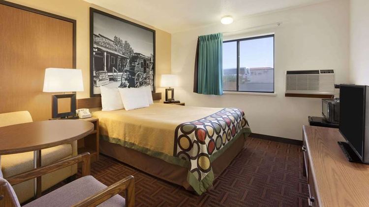 Super 8 Wall Room