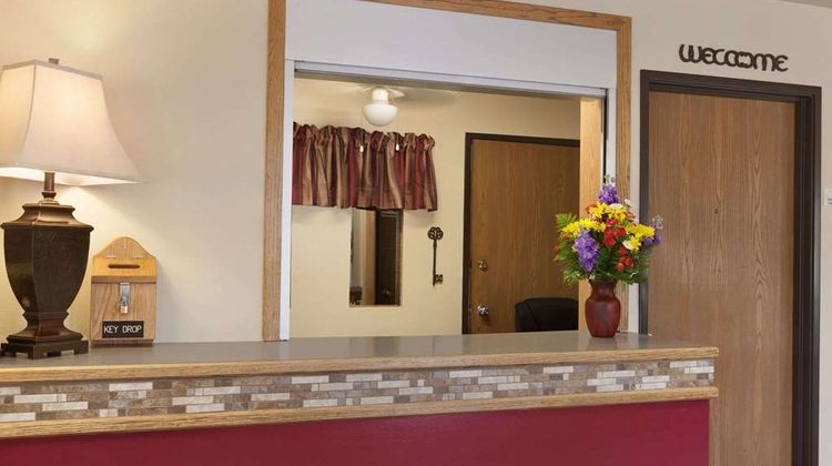 Super 8 Wall Lobby