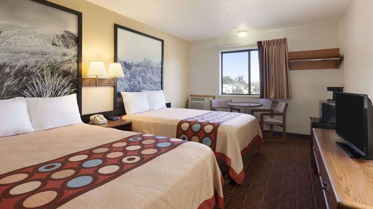 Super 8 Wall Room
