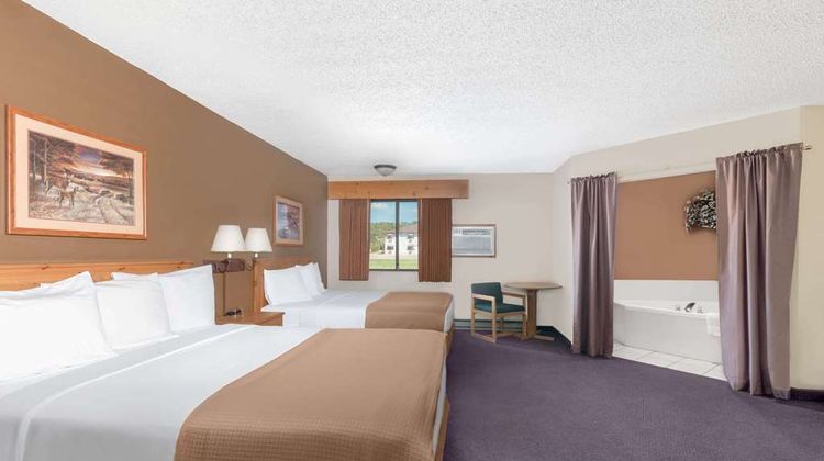 Super 8 Chamberlain Room