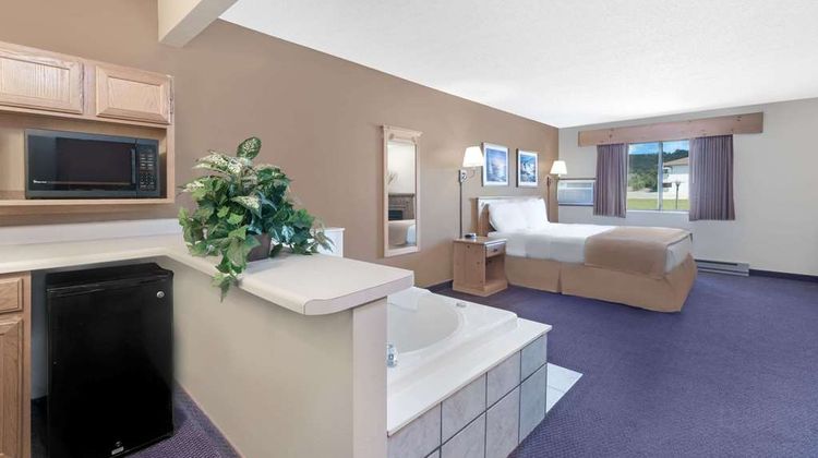 Super 8 Chamberlain Room