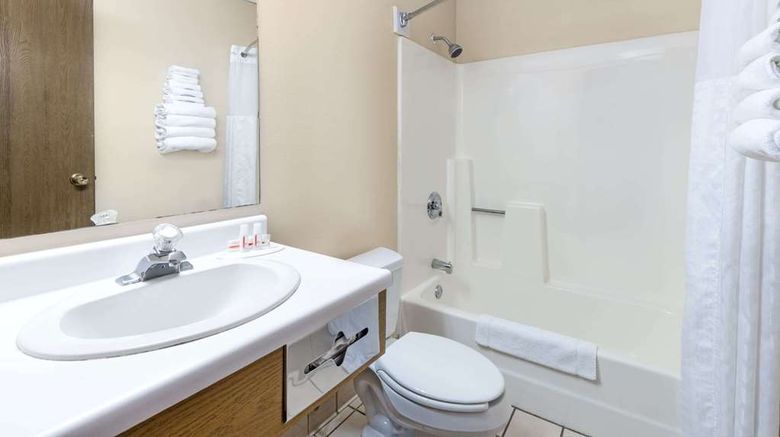 <b>Super 8 Chamberlain Room</b>. Images powered by <a href="https://iceportal.shijigroup.com/" title="IcePortal" target="_blank">IcePortal</a>.