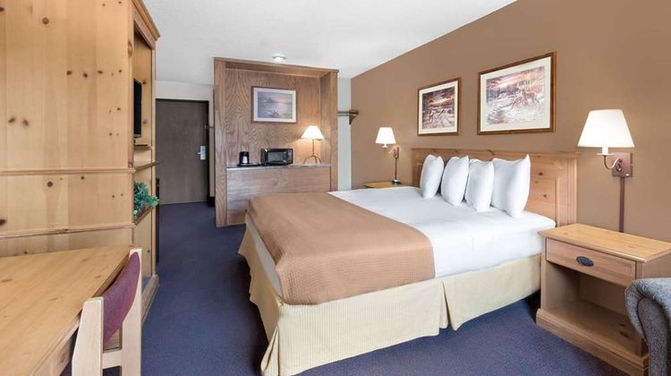 Super 8 Chamberlain Room