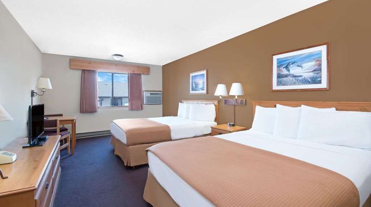 Super 8 Chamberlain Room