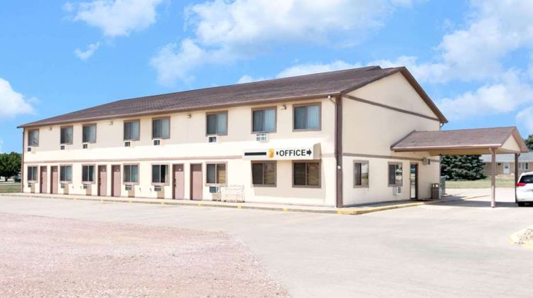 Super 8 Winner SD Exterior