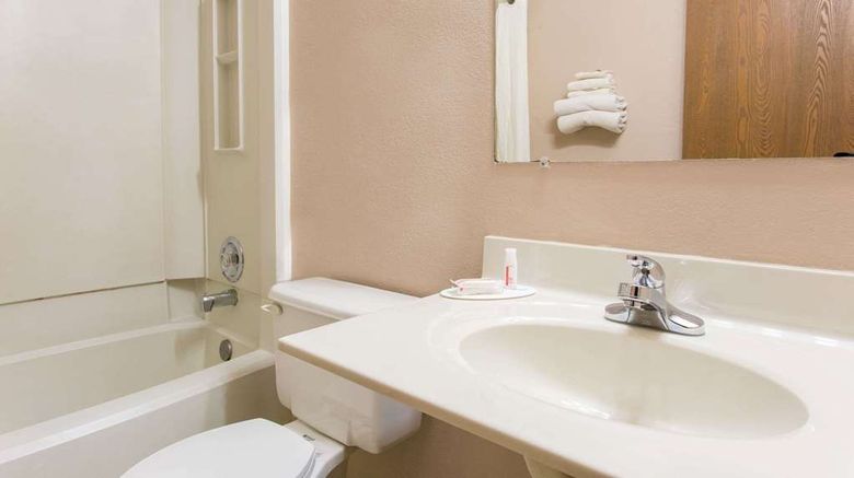 <b>Super 8 Austin Room</b>. Images powered by <a href="https://iceportal.shijigroup.com/" title="IcePortal" target="_blank">IcePortal</a>.