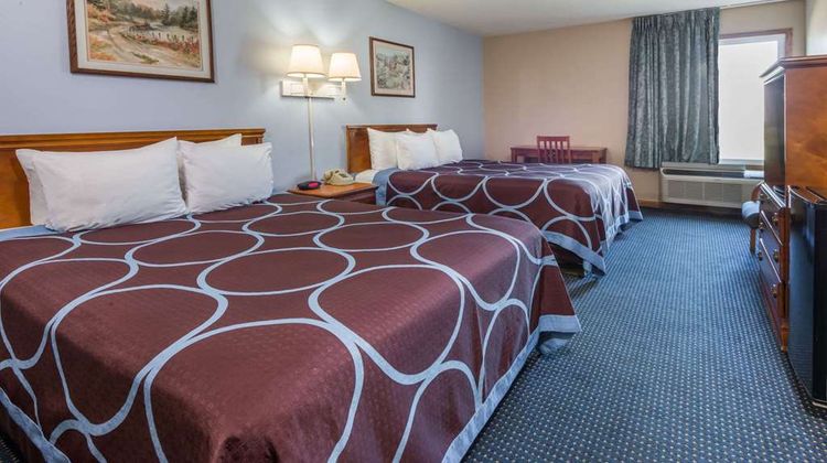 Super 8 O'Fallon /St. Louis Area Room