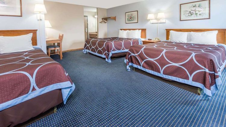 Super 8 O'Fallon /St. Louis Area Room
