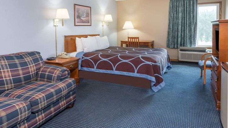 Super 8 O'Fallon /St. Louis Area Room