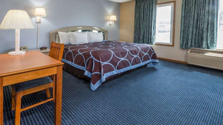 Super 8 O'Fallon /St. Louis Area Suite