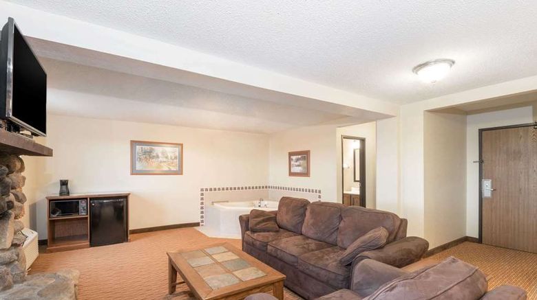 <b>Super 8 Bemidji Suite</b>. Images powered by <a href="https://iceportal.shijigroup.com/" title="IcePortal" target="_blank">IcePortal</a>.