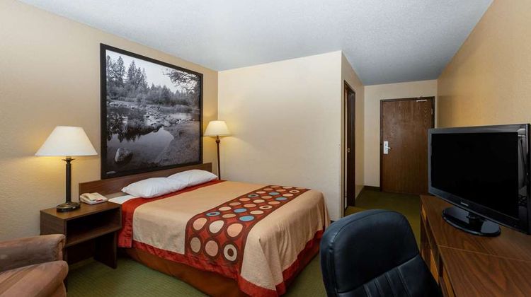 Super 8 Bemidji Room