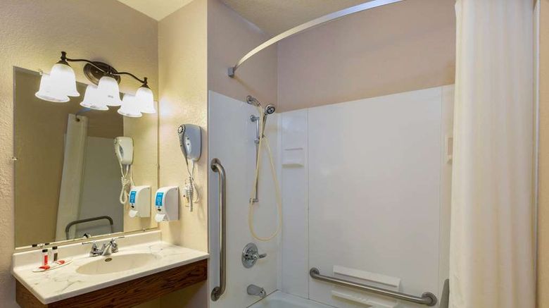 <b>Super 8 Bemidji Room</b>. Images powered by <a href="https://iceportal.shijigroup.com/" title="IcePortal" target="_blank">IcePortal</a>.