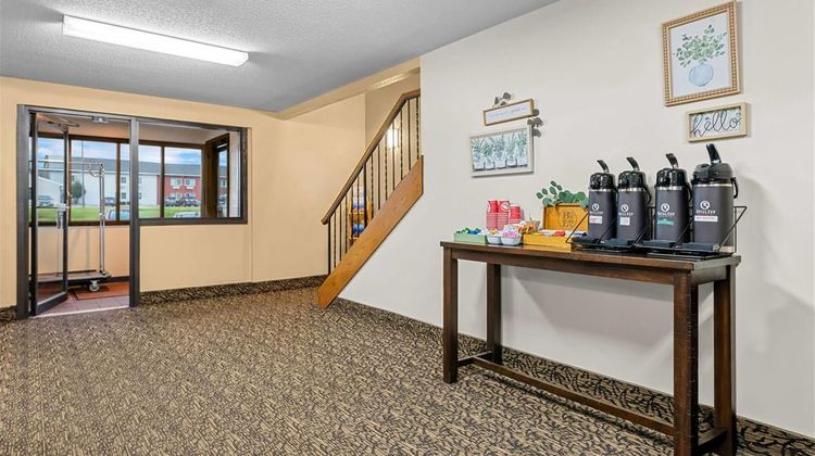 Super 8 Alexandria Lobby