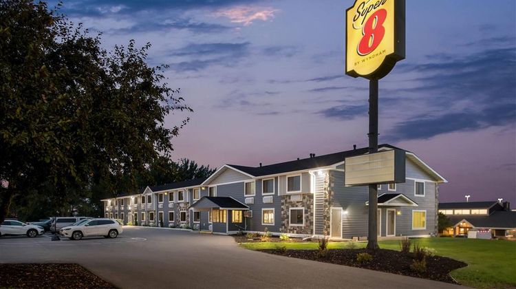 Super 8 Alexandria Exterior