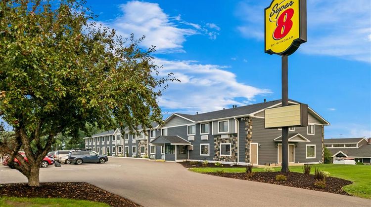 Super 8 Alexandria Exterior