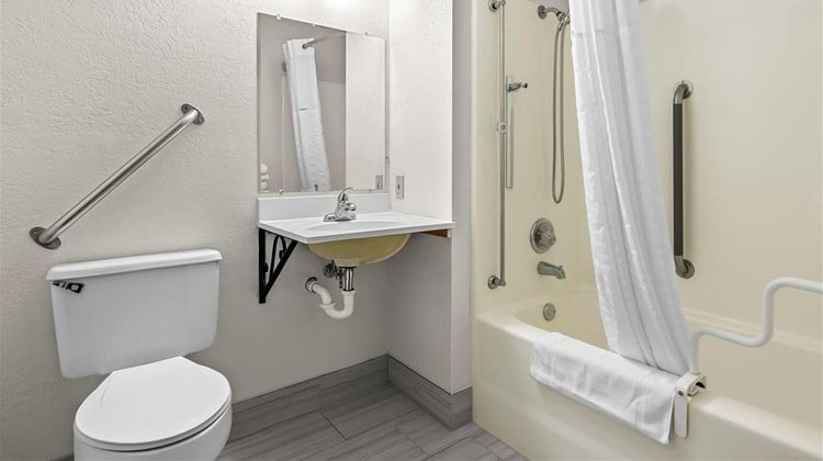 Super 8 Alexandria Room