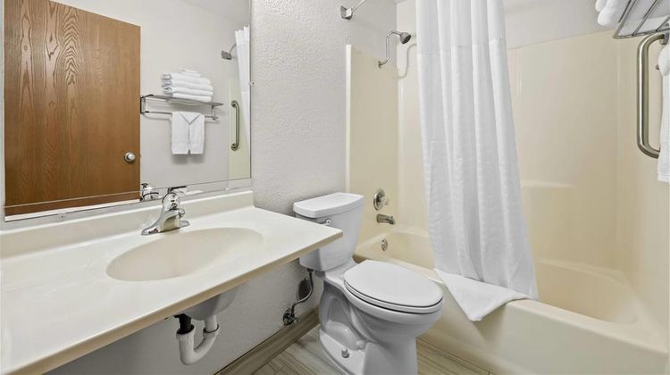 Super 8 Alexandria Room