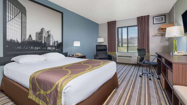 Super 8 Bloomington/Airport Room