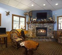Super 8 Eveleth Lobby