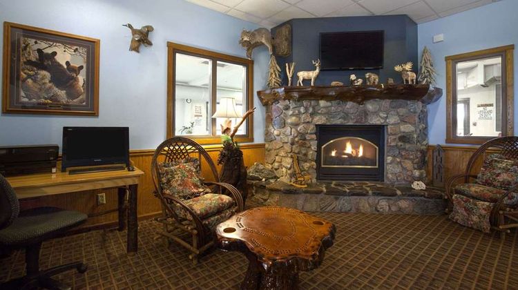 Super 8 Eveleth Lobby