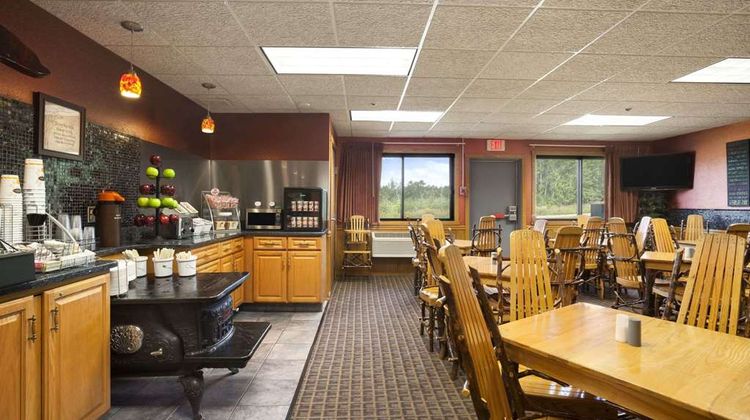 Super 8 Eveleth Restaurant