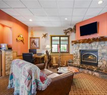 Super 8 Eveleth Lobby