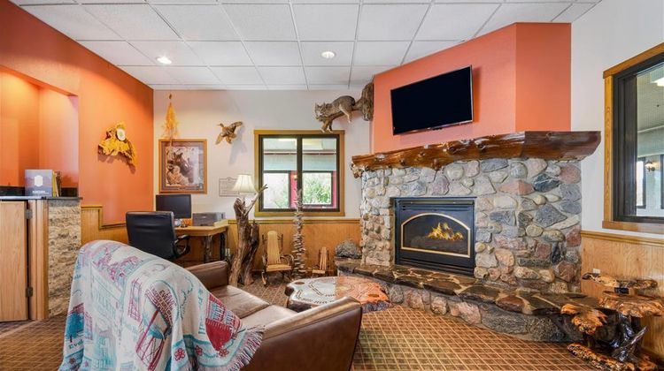 Super 8 Eveleth Lobby