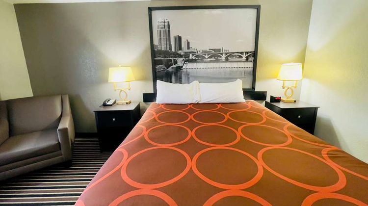 Super 8 Shakopee Room