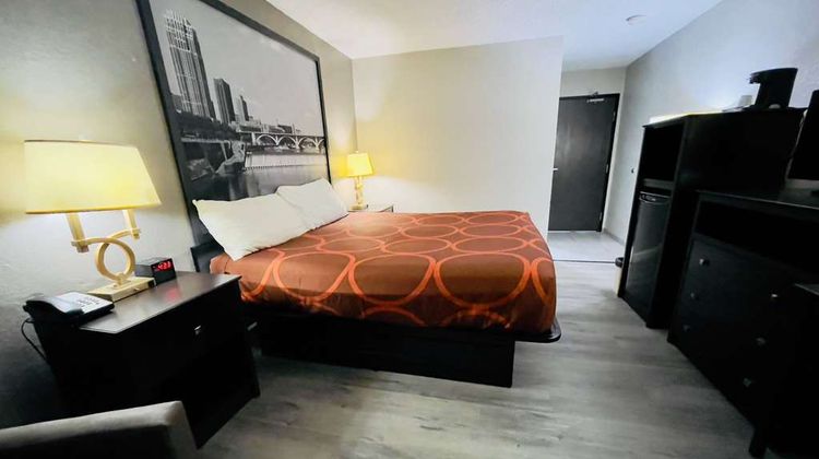 Super 8 Shakopee Room
