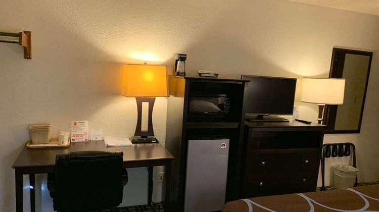 Super 8 Shakopee Room