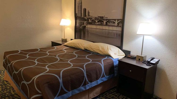 Super 8 Shakopee Room