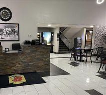 Super 8 Shakopee Lobby