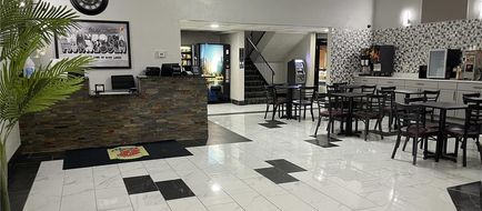 Super 8 Shakopee Lobby