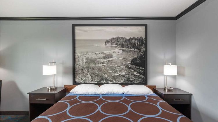 Super 8 Duluth Room