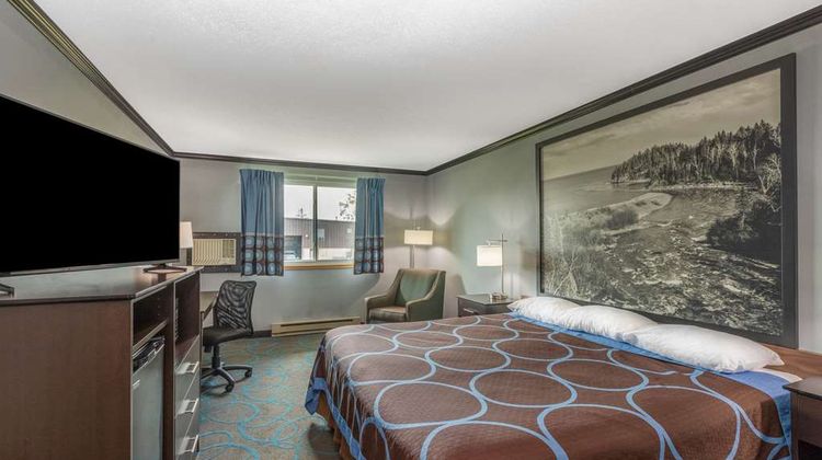 Super 8 Duluth Room