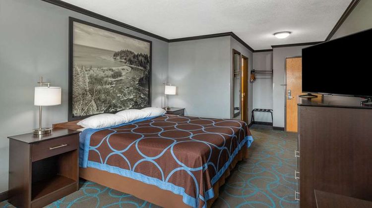 Super 8 Duluth Room