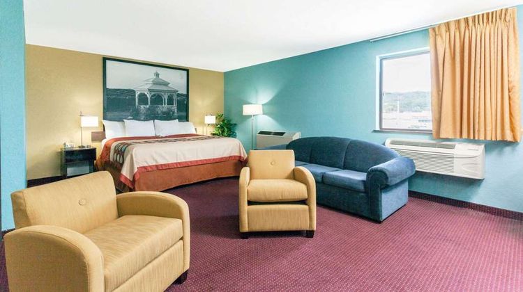 Super 8 Bath Hammondsport Area Suite