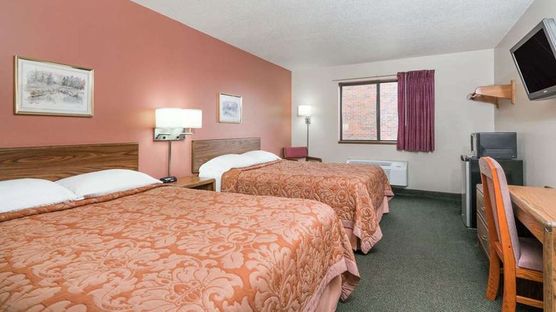 <b>Super 8 Perham Room</b>. Images powered by <a href="https://iceportal.shijigroup.com/" title="IcePortal" target="_blank">IcePortal</a>.