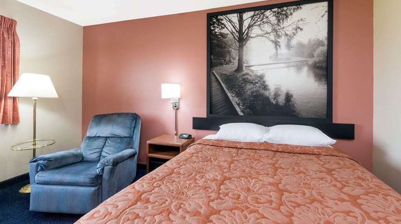 <b>Super 8 Perham Room</b>. Images powered by <a href="https://iceportal.shijigroup.com/" title="IcePortal" target="_blank">IcePortal</a>.