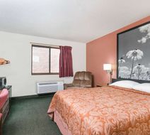 Super 8 Perham Room