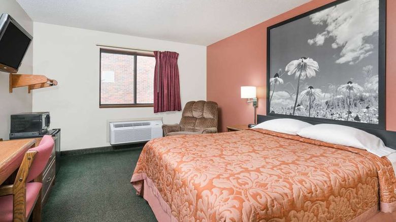 <b>Super 8 Perham Room</b>. Images powered by <a href="https://iceportal.shijigroup.com/" title="IcePortal" target="_blank">IcePortal</a>.