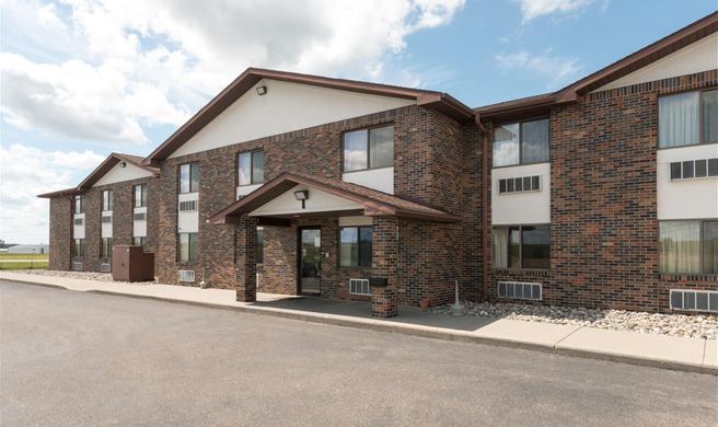 Super 8 Perham Exterior