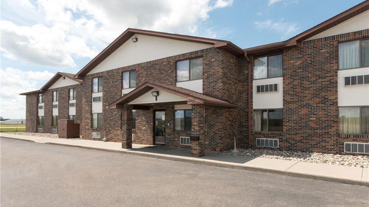 Super 8 Perham Exterior