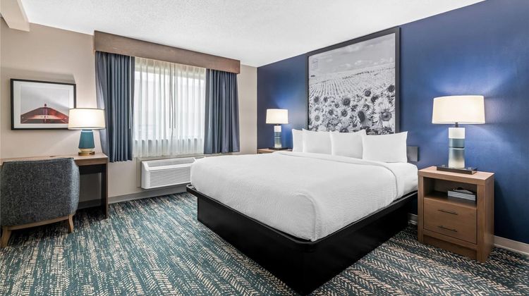 Super 8 Perham Suite
